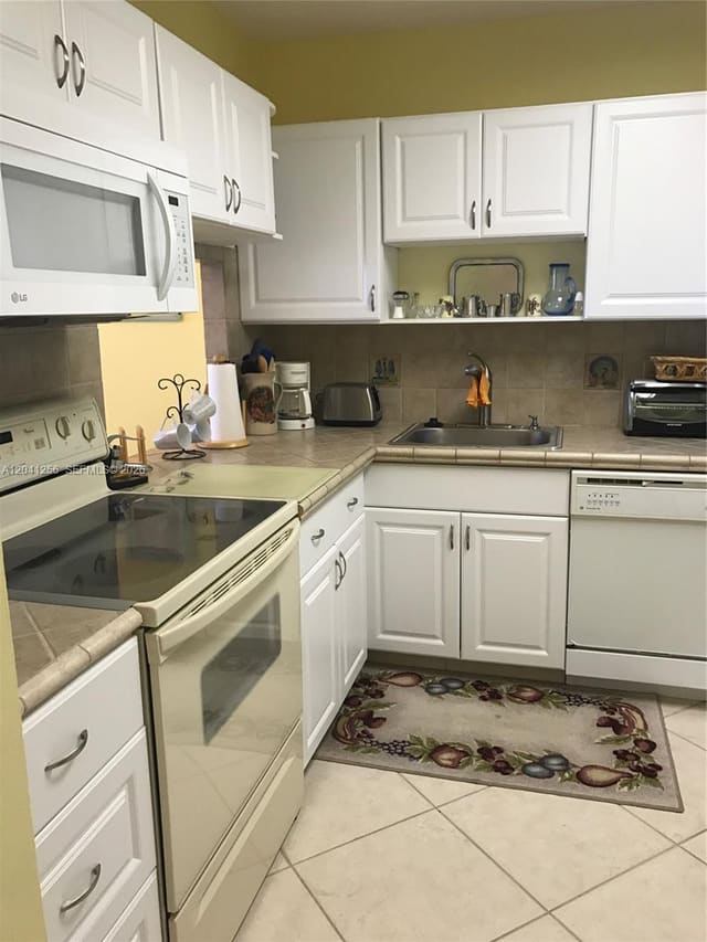 3199 S Ocean Drive 402, Hallandale Beach, FL 33009