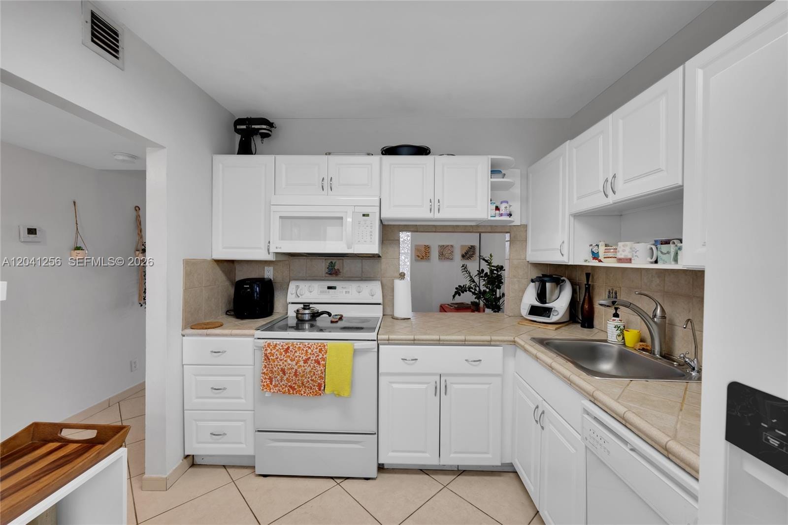 3199 S Ocean Drive 402, Hallandale Beach, FL 33009 photo 3