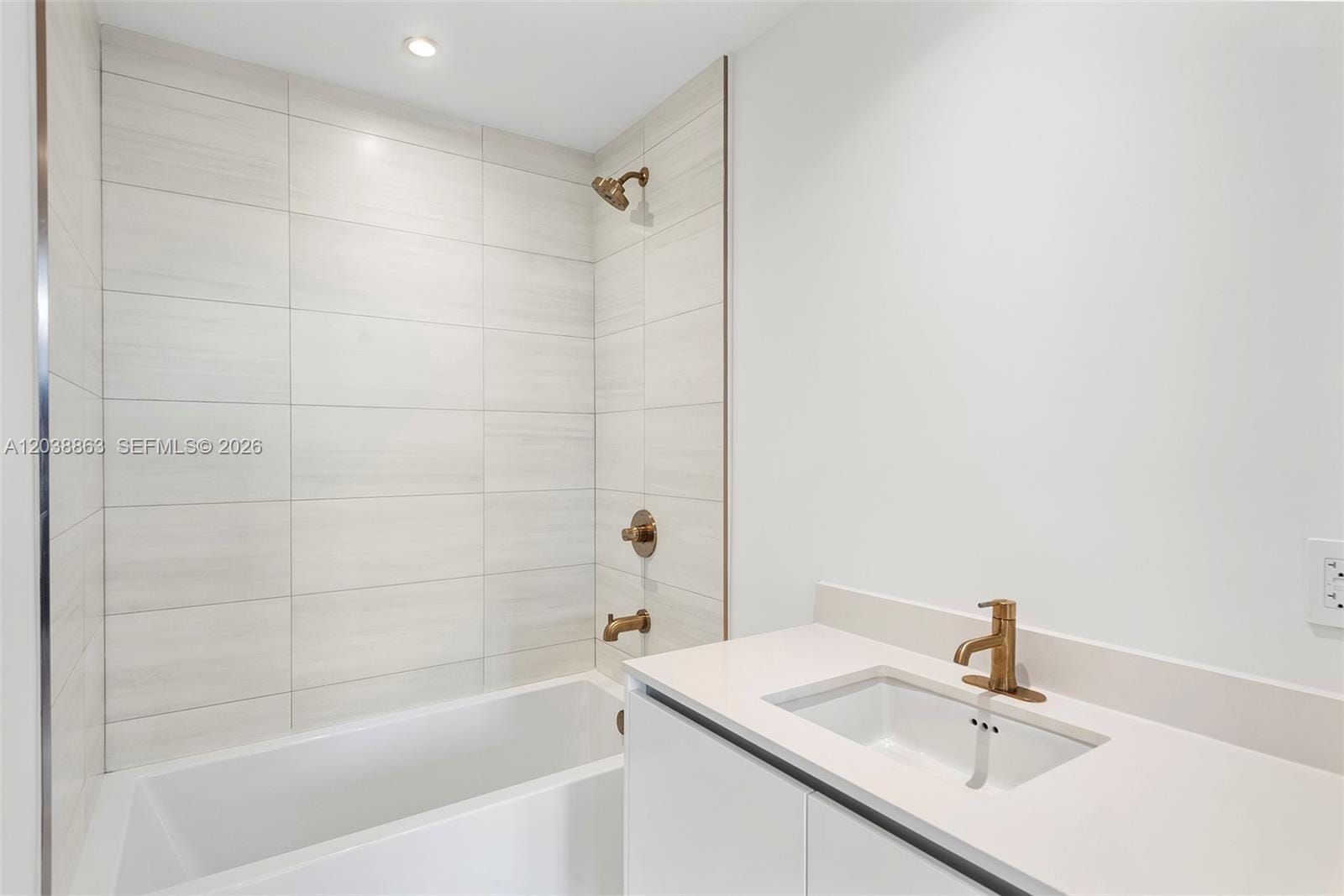 2678 Tigertail Avenue 1005 — photo 12