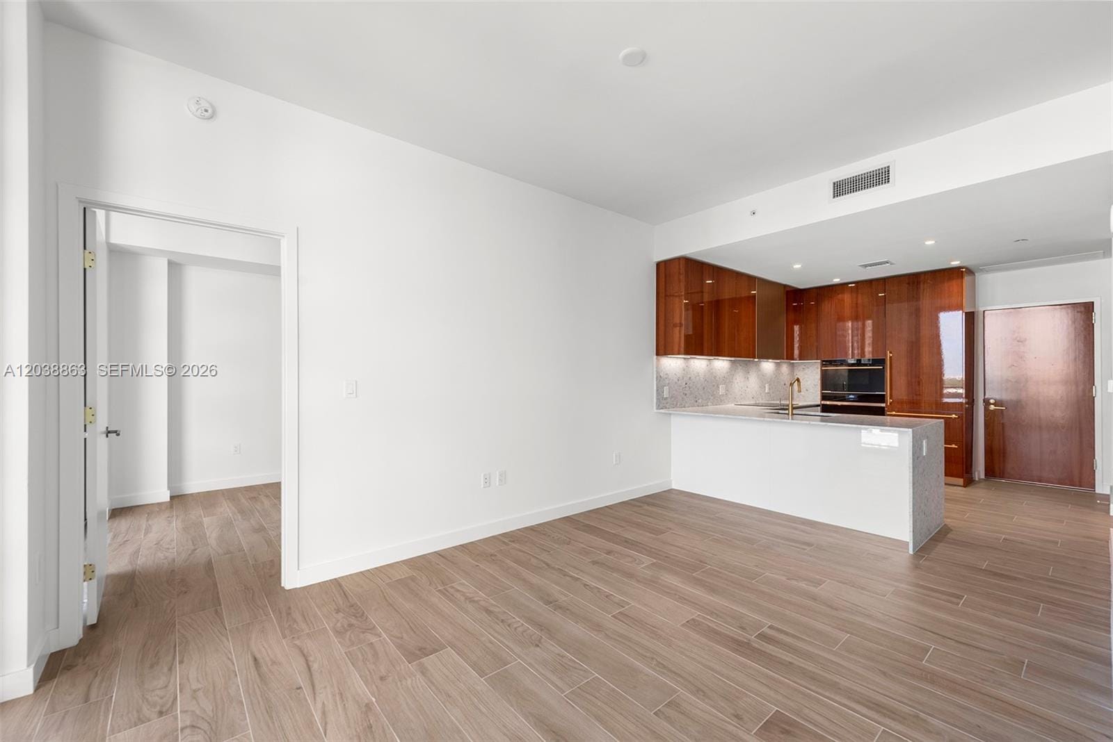 2678 Tigertail Avenue 1005 — photo 4
