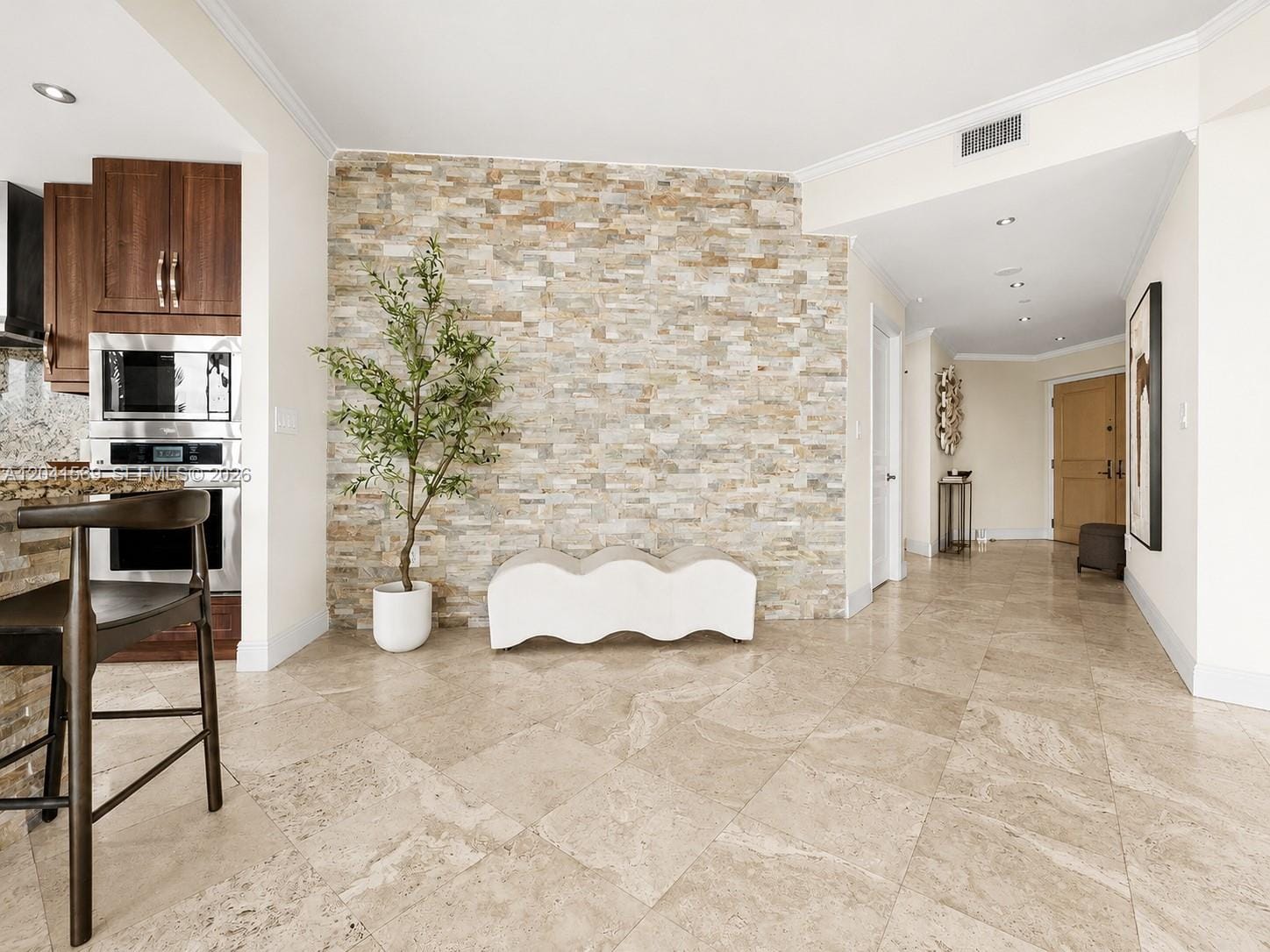 2645 S Bayshore Drive 304 — photo 2