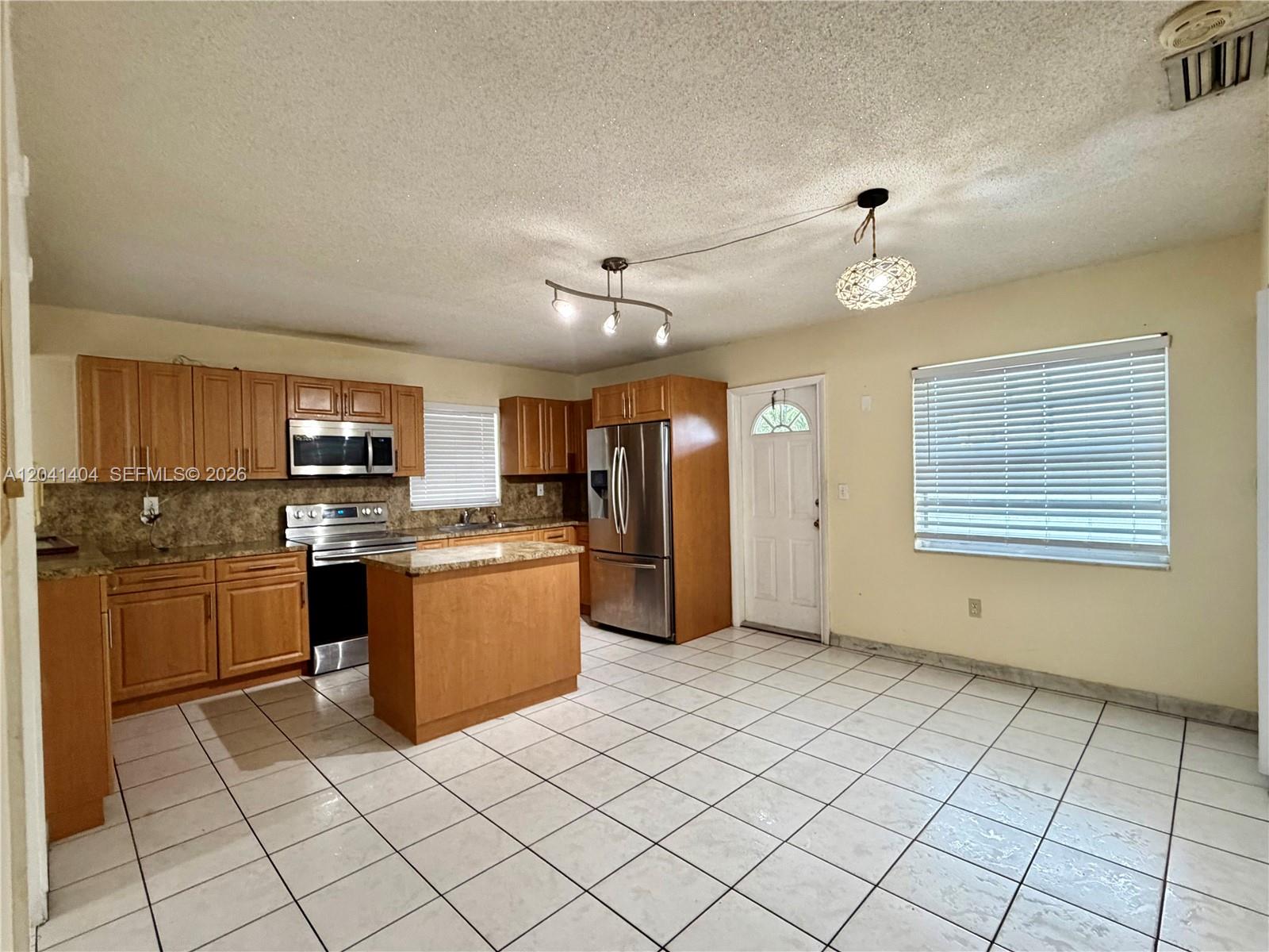 913 NW 22nd Place 0, Miami, FL 33125, Miami