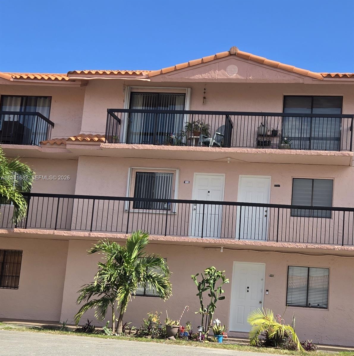 2174 W 60th Street 17205, Hialeah, FL 33016, Hialeah