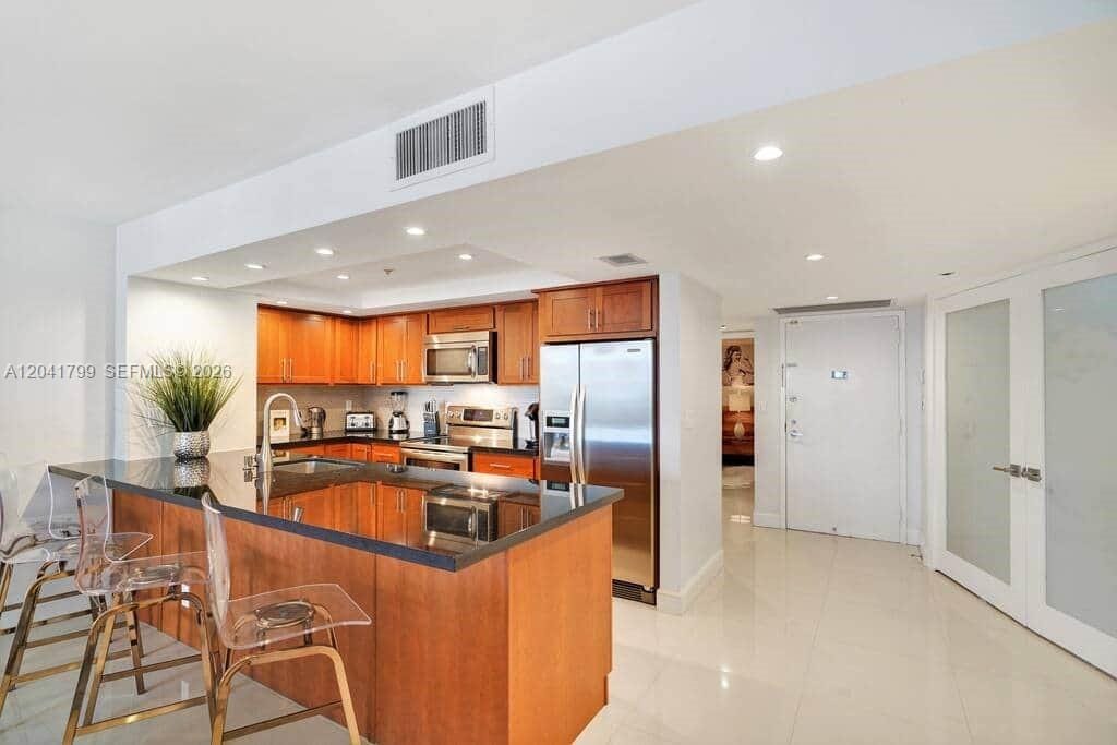 1717 N Bayshore Drive A-2056 — photo 4