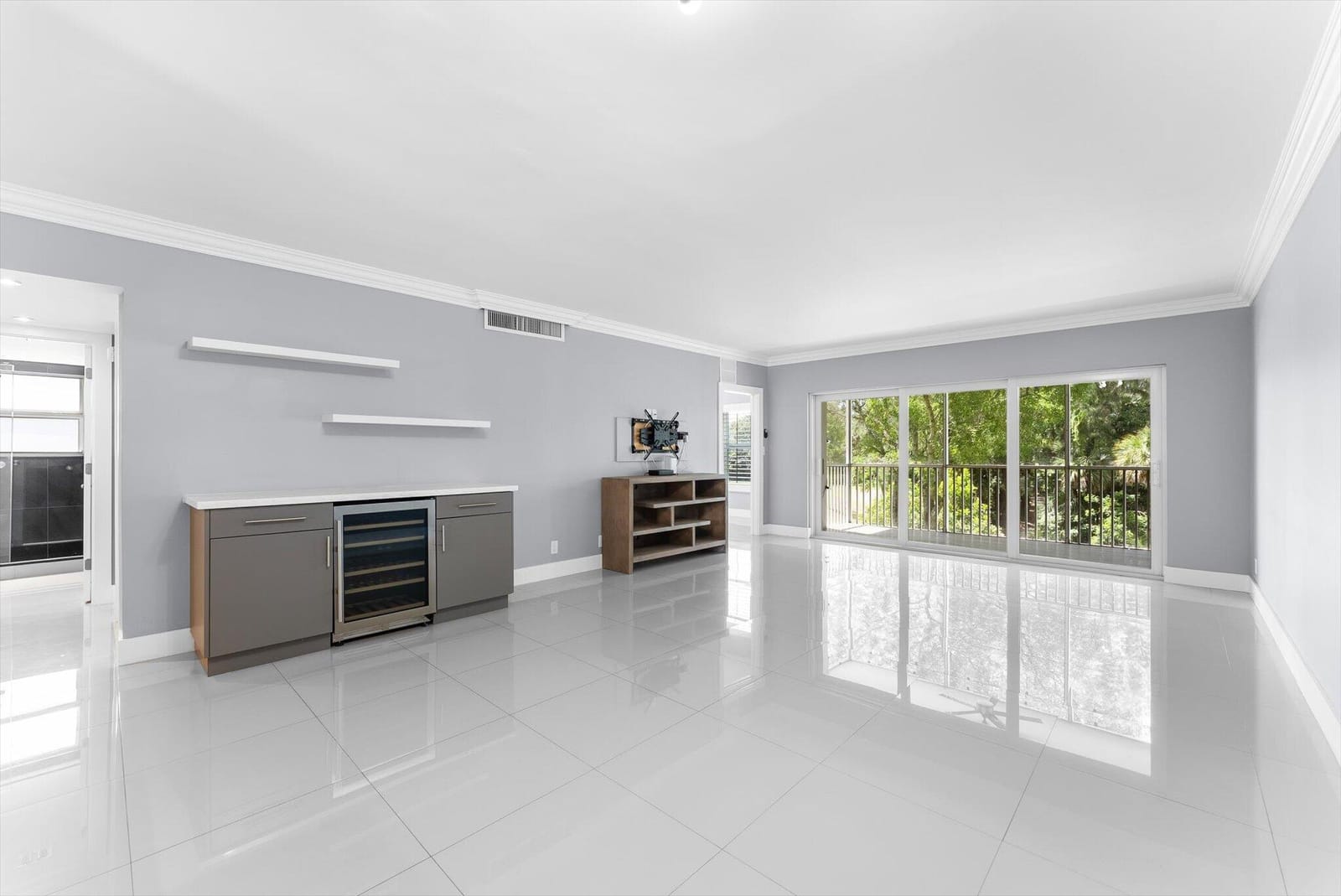 3200 N Palm Aire Drive 310 — photo 11