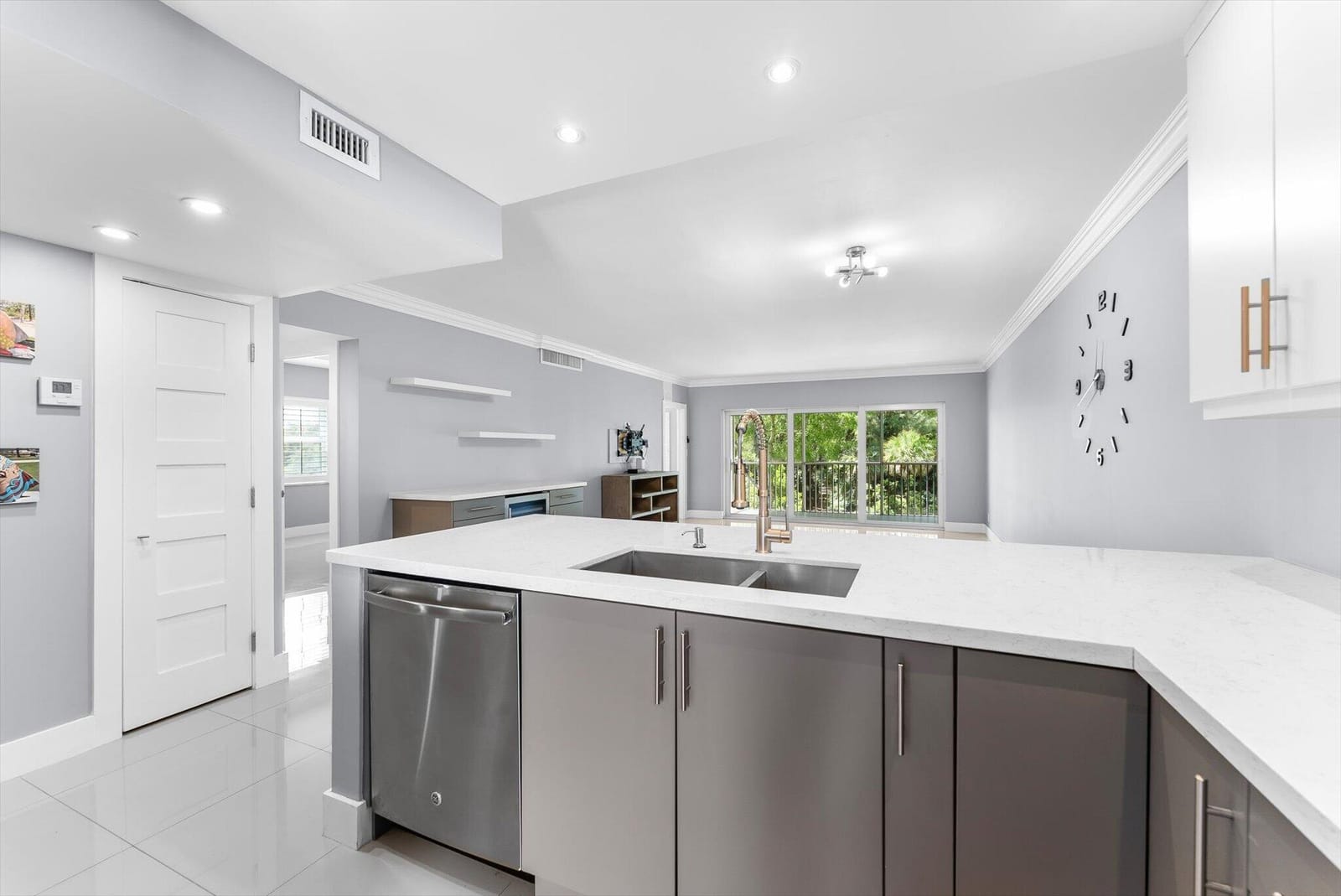3200 N Palm Aire Drive 310 — photo 9