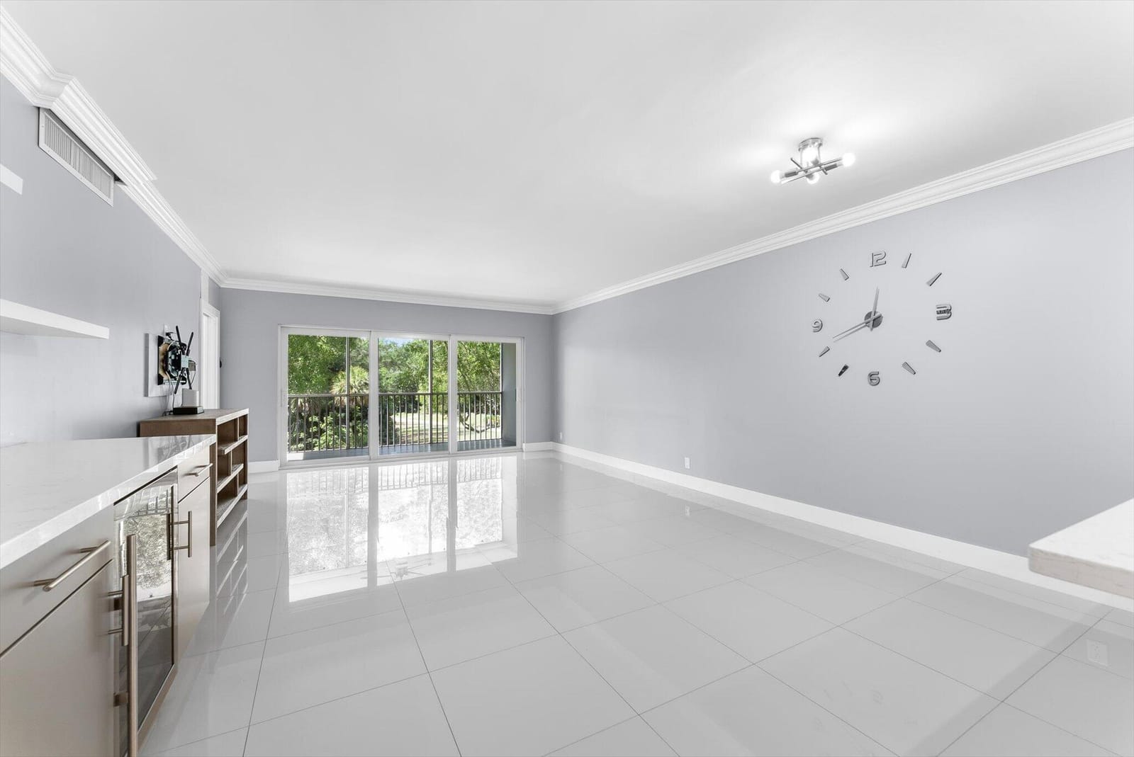 3200 N Palm Aire Drive 310 — photo 10
