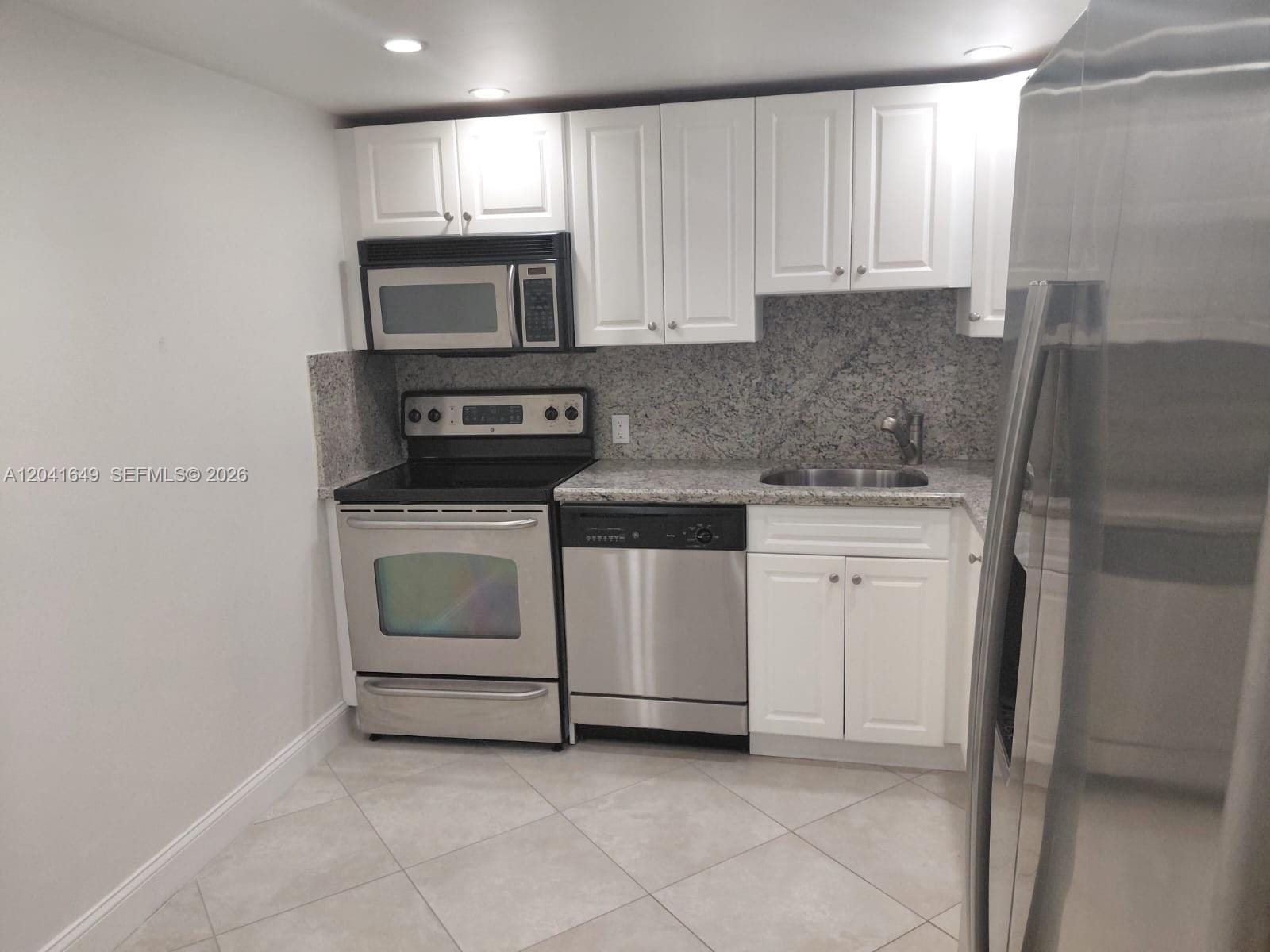 5701 Collins Avenue 619 — photo 11