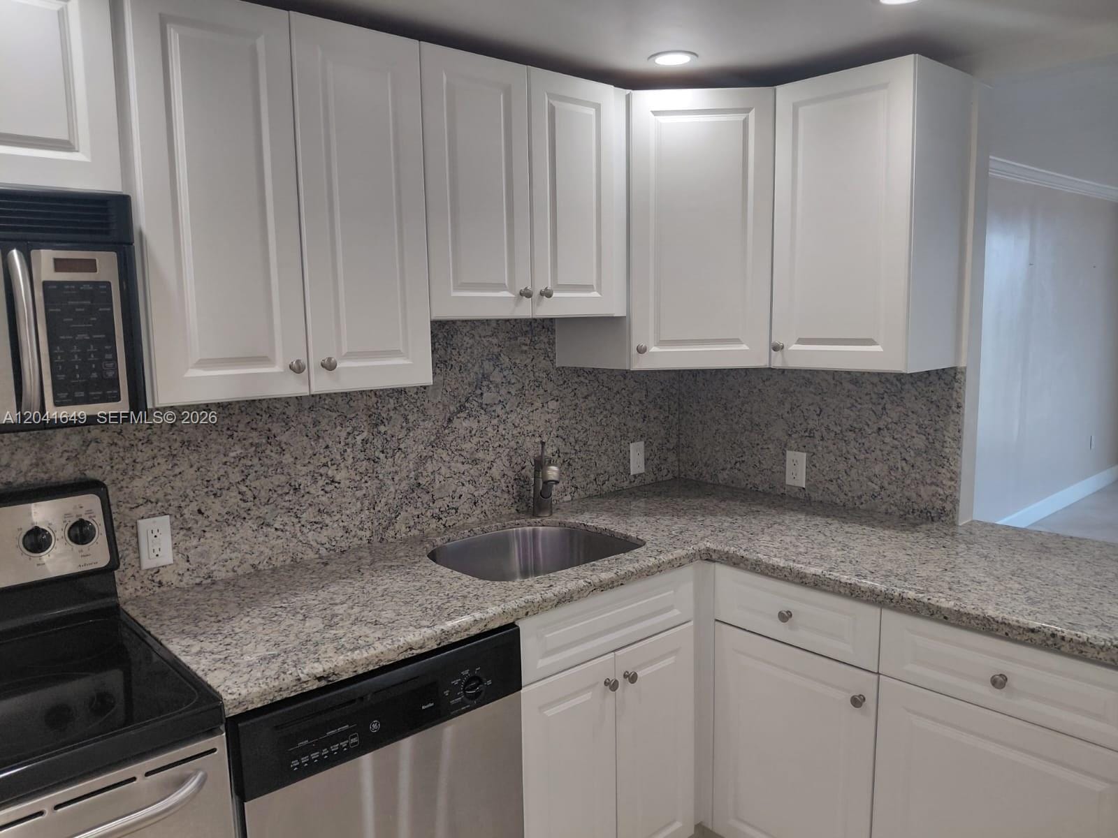 5701 Collins Avenue 619 — photo 12