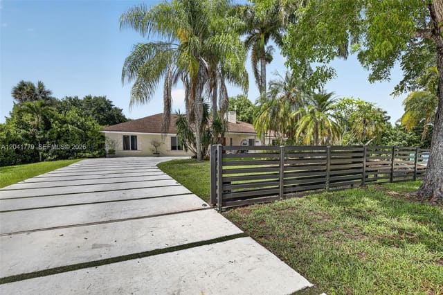 14401 SW 23, Davie, FL 33325