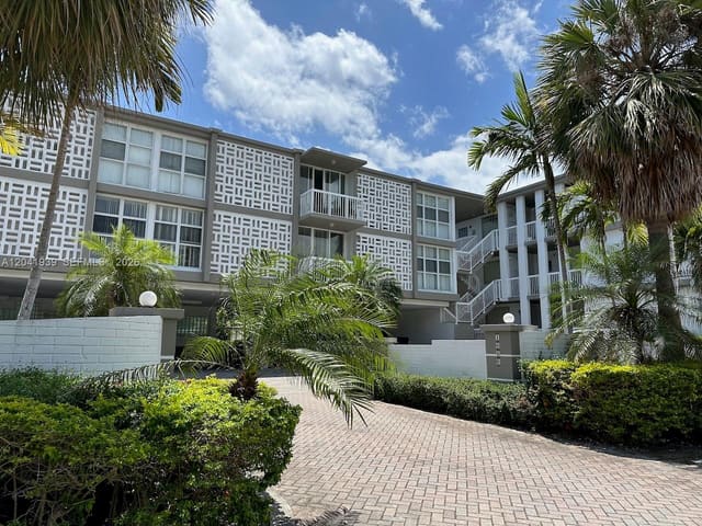 1080 99th Street 221, Bay Harbor Islands, FL 33154