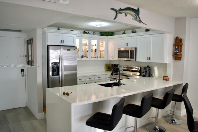 3725 S Ocean Drive 423, Hollywood, FL 33019