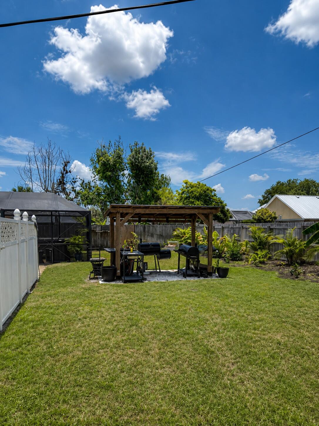 270 Avens Road NE — photo 8