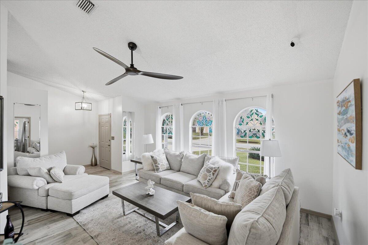 270 Avens Road NE — photo 10