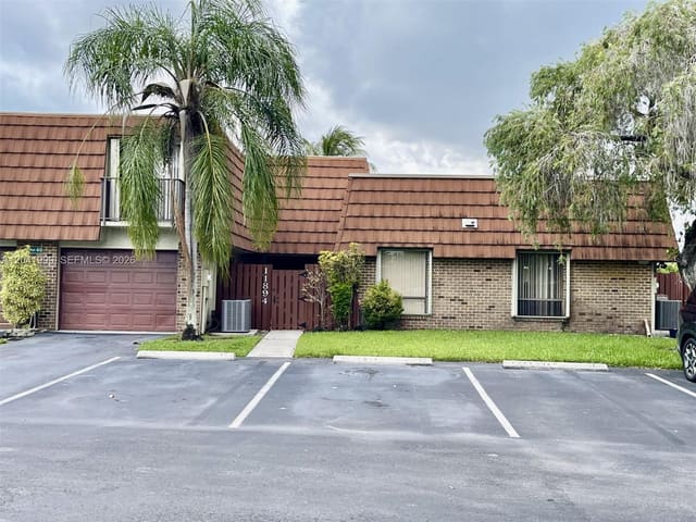 11894 SW 12th Place 11894, Davie, FL 33325