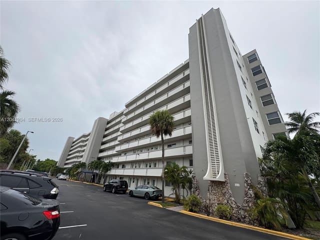 1075 NE Miami Gardens Drive 211, Miami, FL 33179