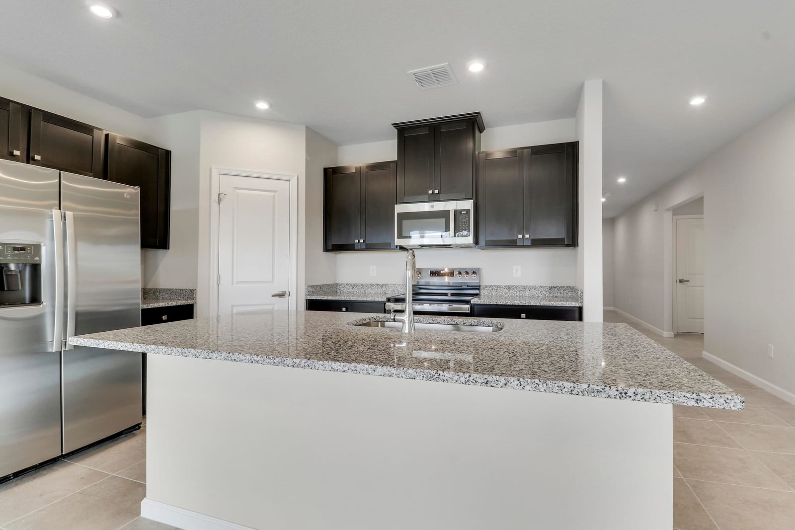 15404 SW American Street — photo 5