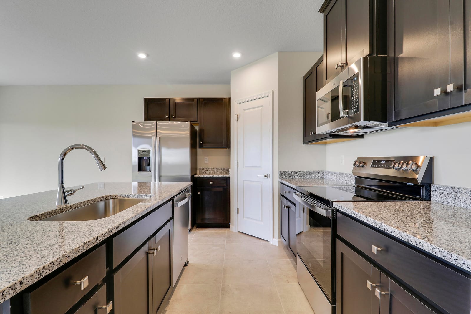 15404 SW American Street — photo 7