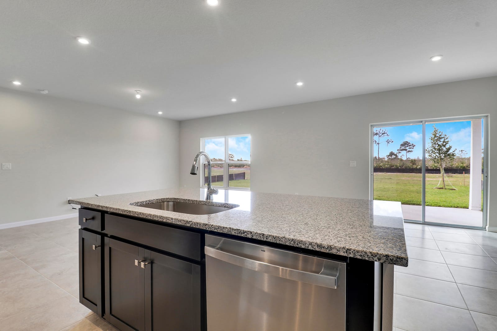 15404 SW American Street — photo 8