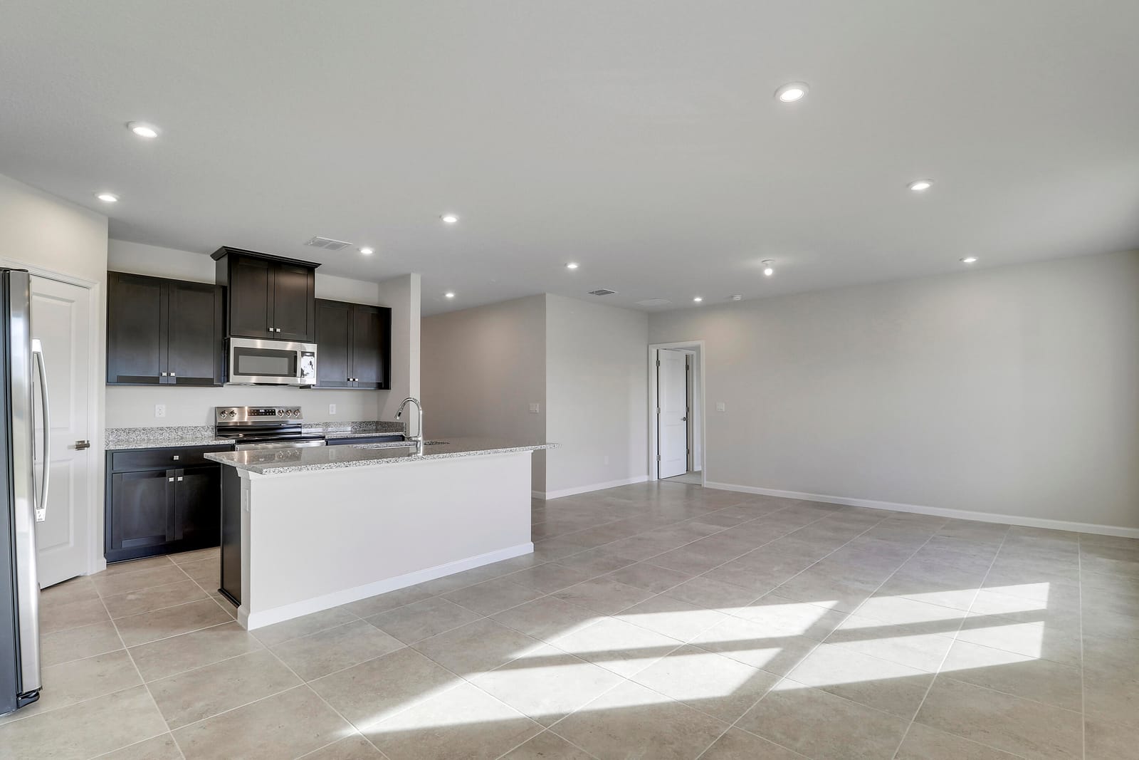 15404 SW American Street — photo 9