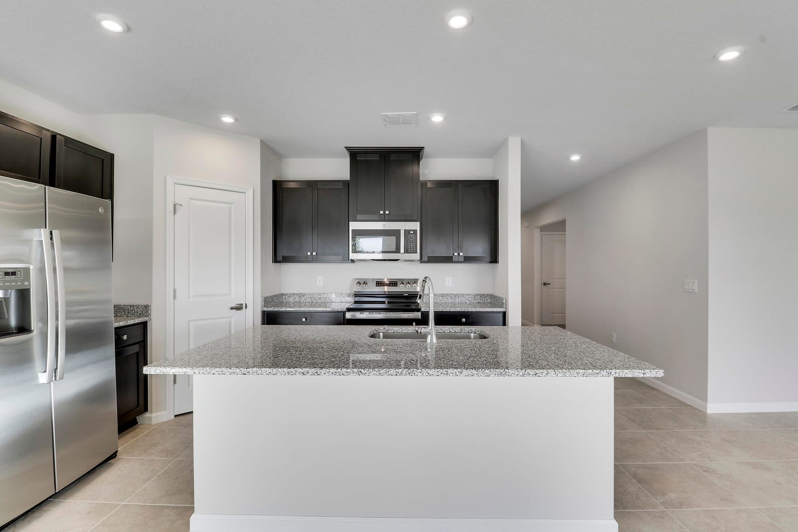 15404 SW American Street — photo 10