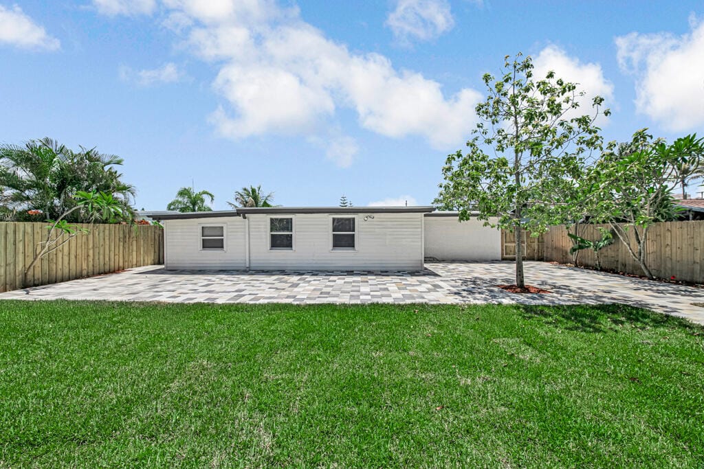 12063 Acapulco Avenue — photo 10