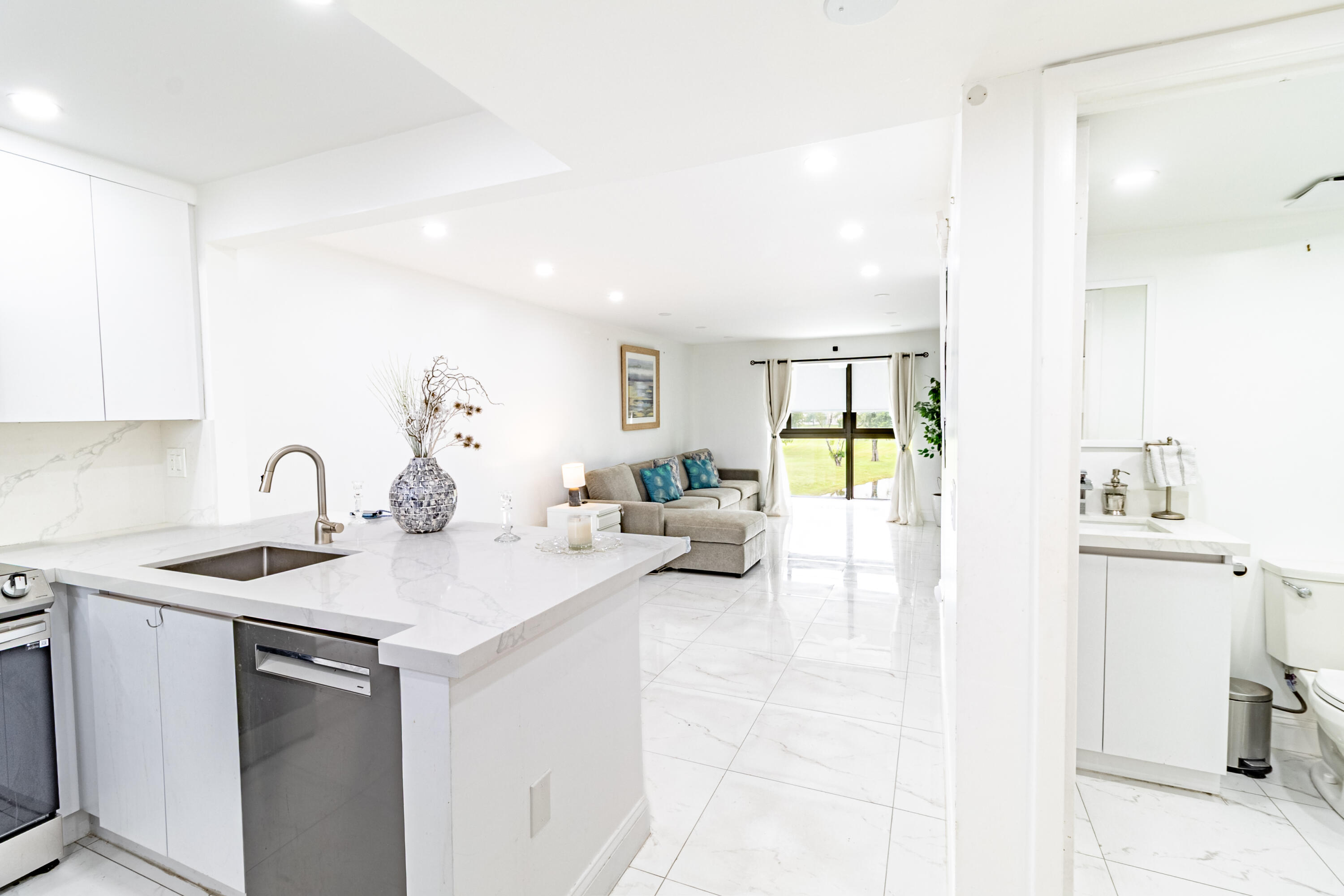 10331 Sunrise Lakes Boulevard 302, Sunrise, FL 33322, Sunrise