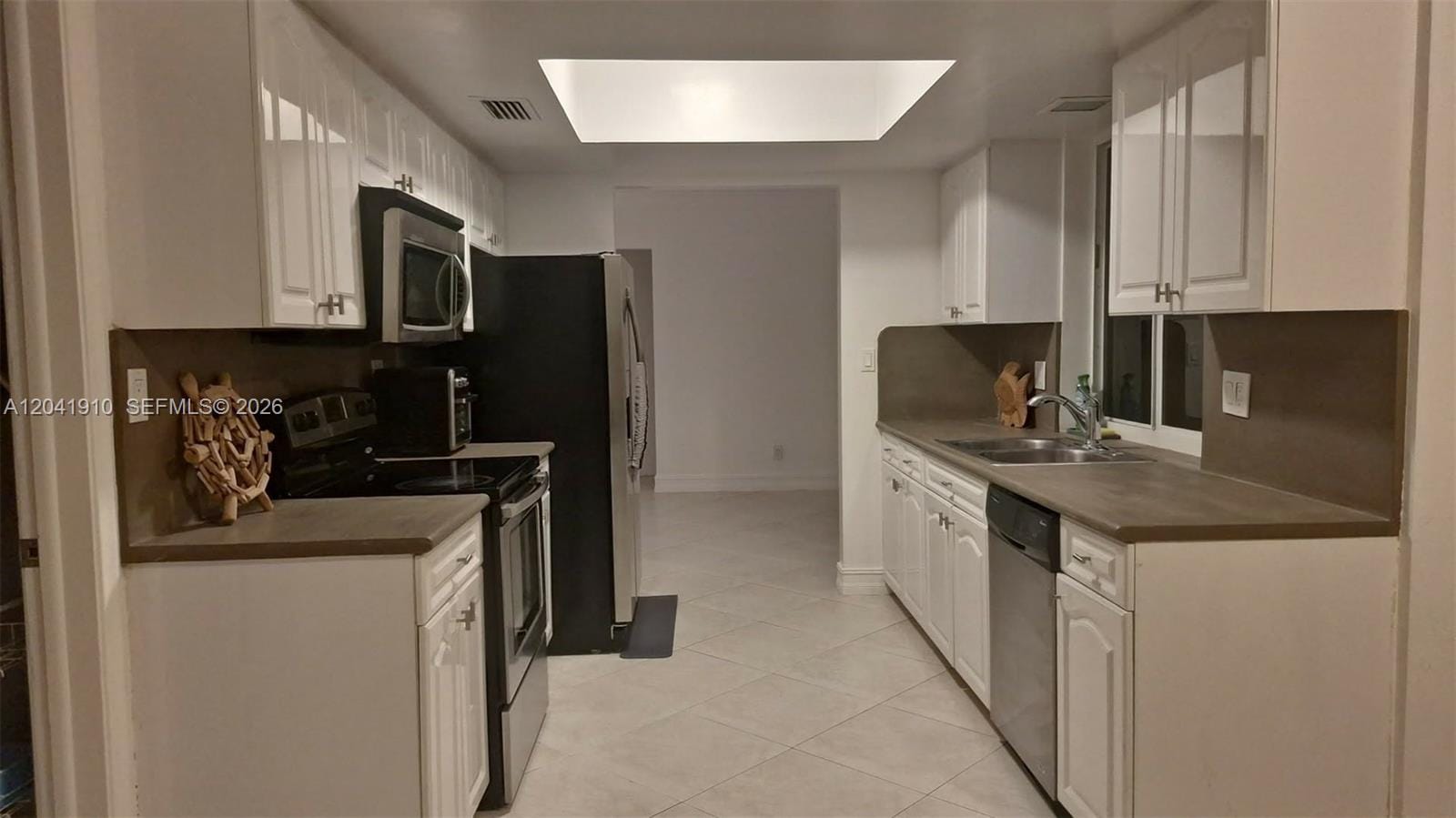 1800 N 55th Avenue — photo 7