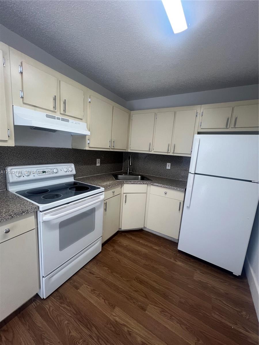 6141 W 22nd Court 202, Hialeah, FL 33016, Hialeah