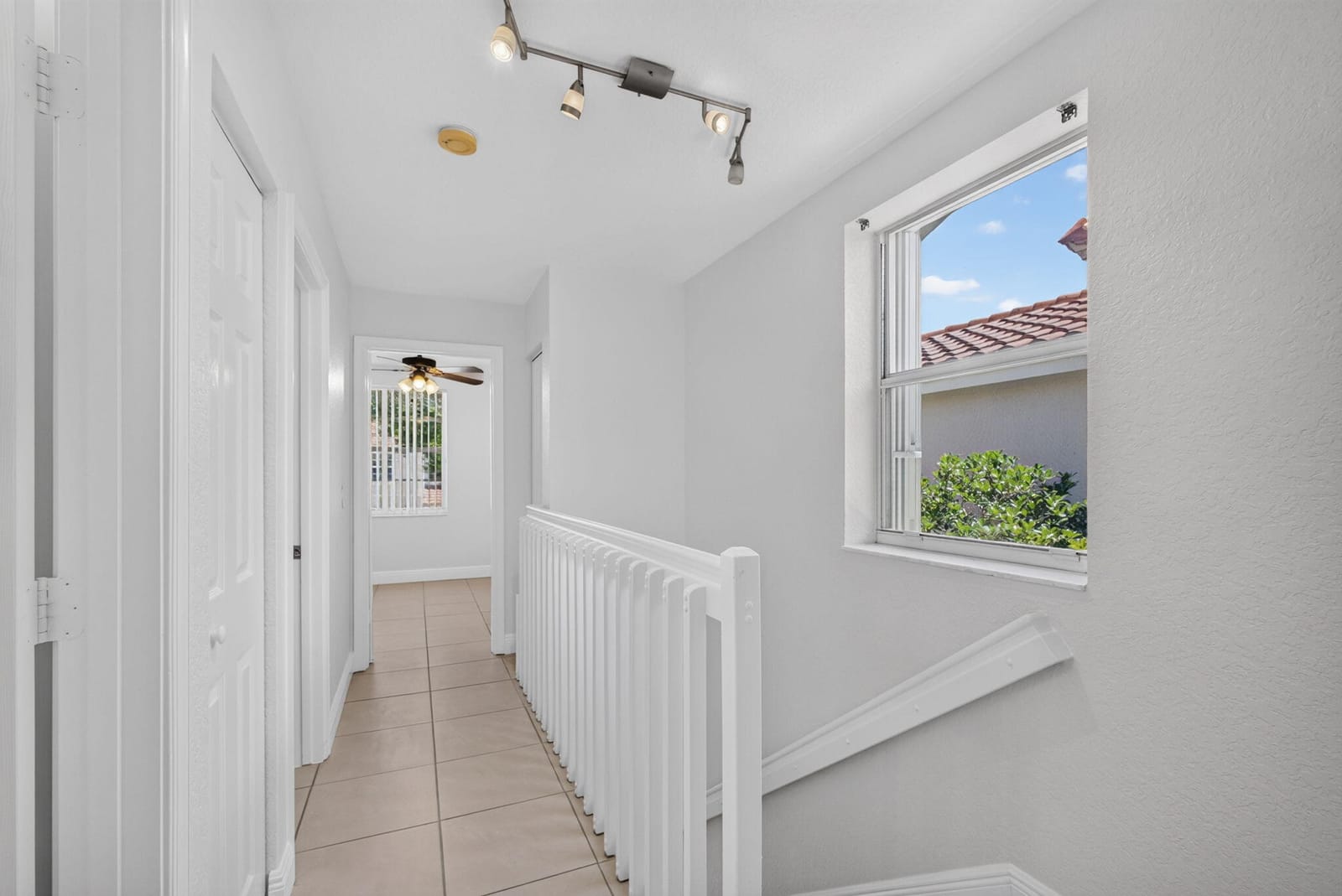 946 Summit Lake Drive, West Palm Beach, FL 33406 photo 16