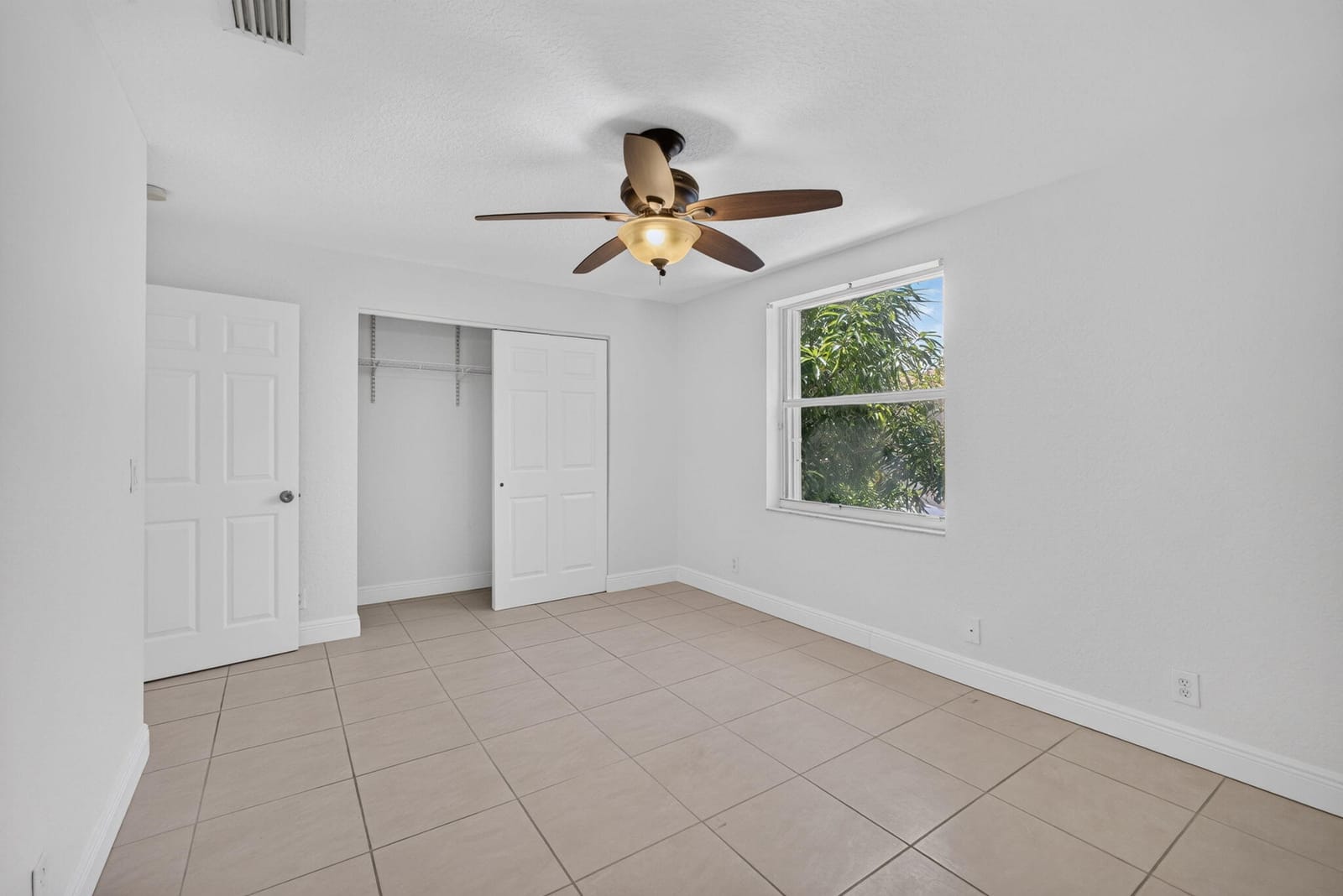 946 Summit Lake Drive, West Palm Beach, FL 33406 photo 17