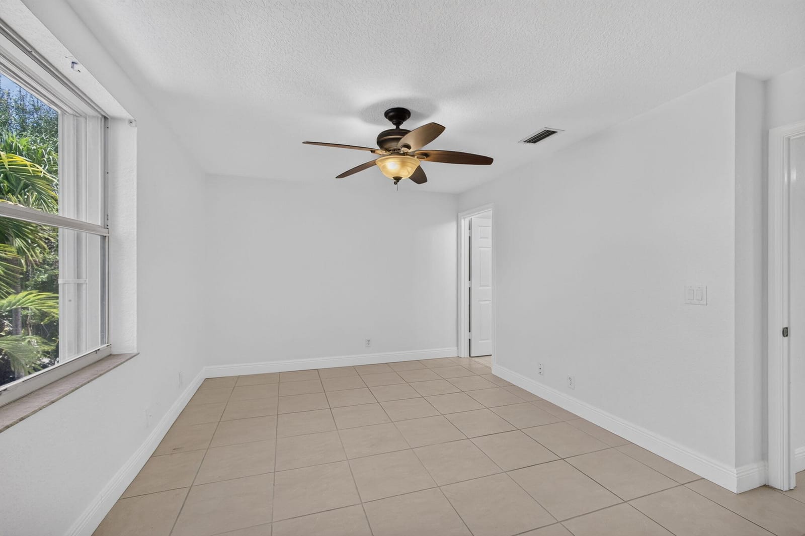 946 Summit Lake Drive, West Palm Beach, FL 33406 photo 18