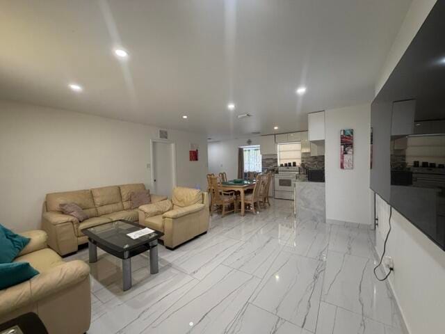 210 NE 5th Avenue — photo 8