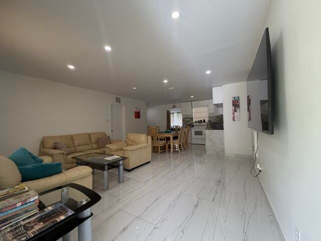 210 NE 5th Avenue — photo 9