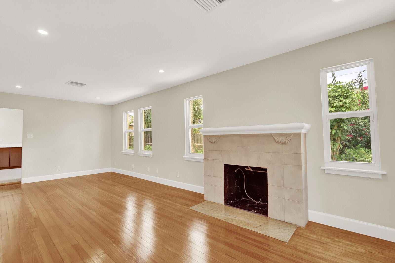 842 Selkirk Street — photo 8