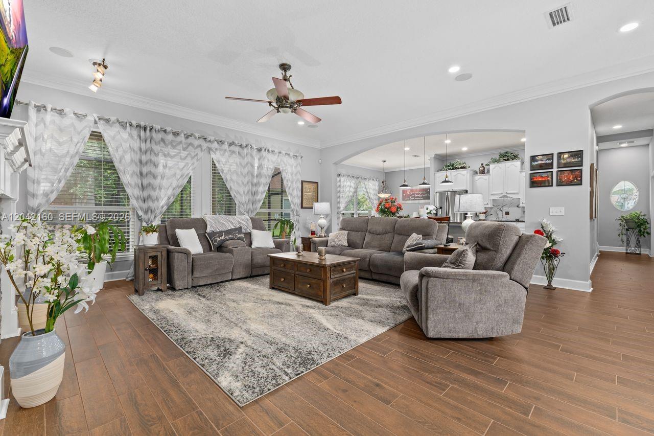 1642 Crooked Oak Drive — photo 2