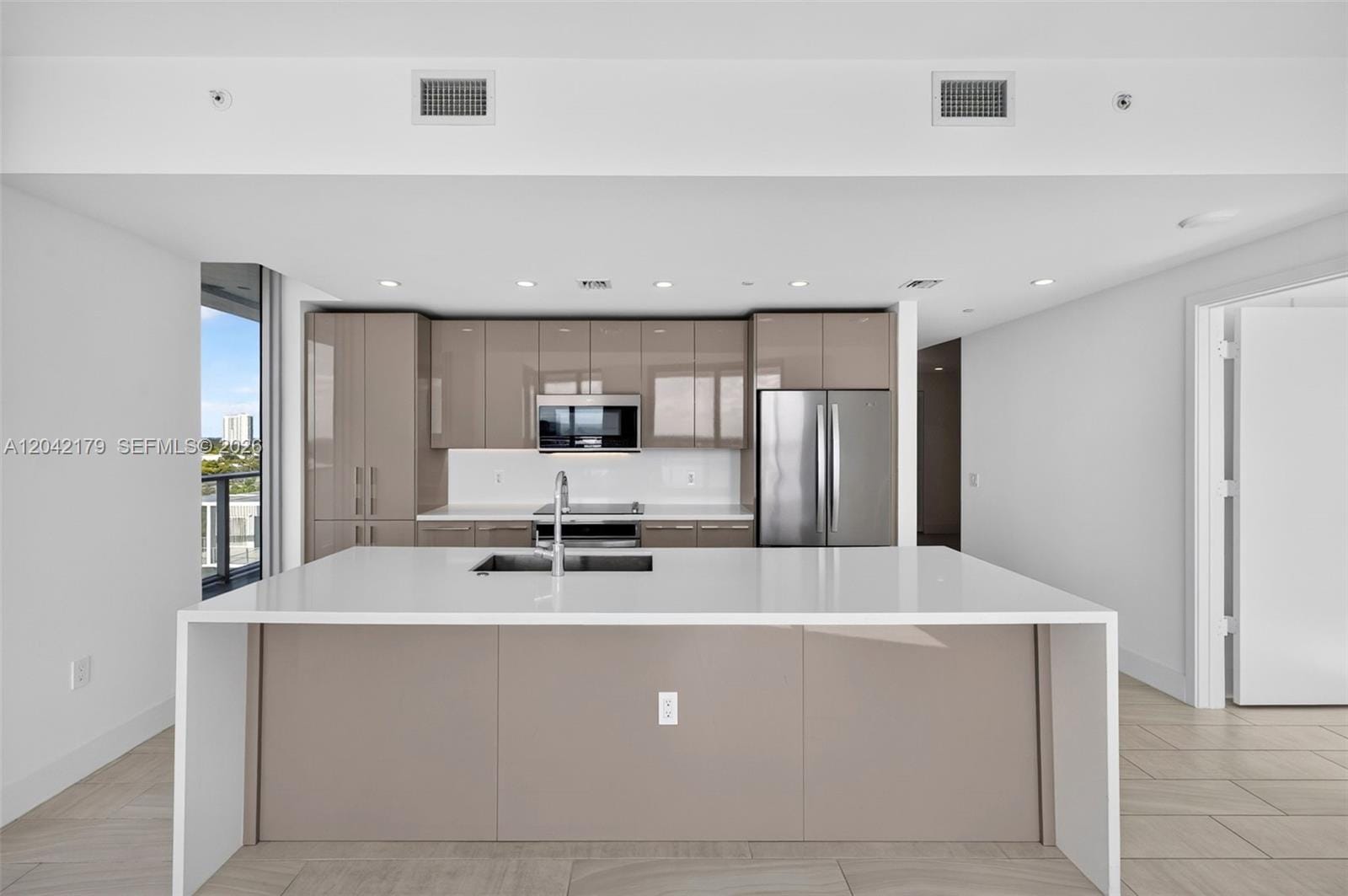 2000 Metropica Way 903 — photo 4