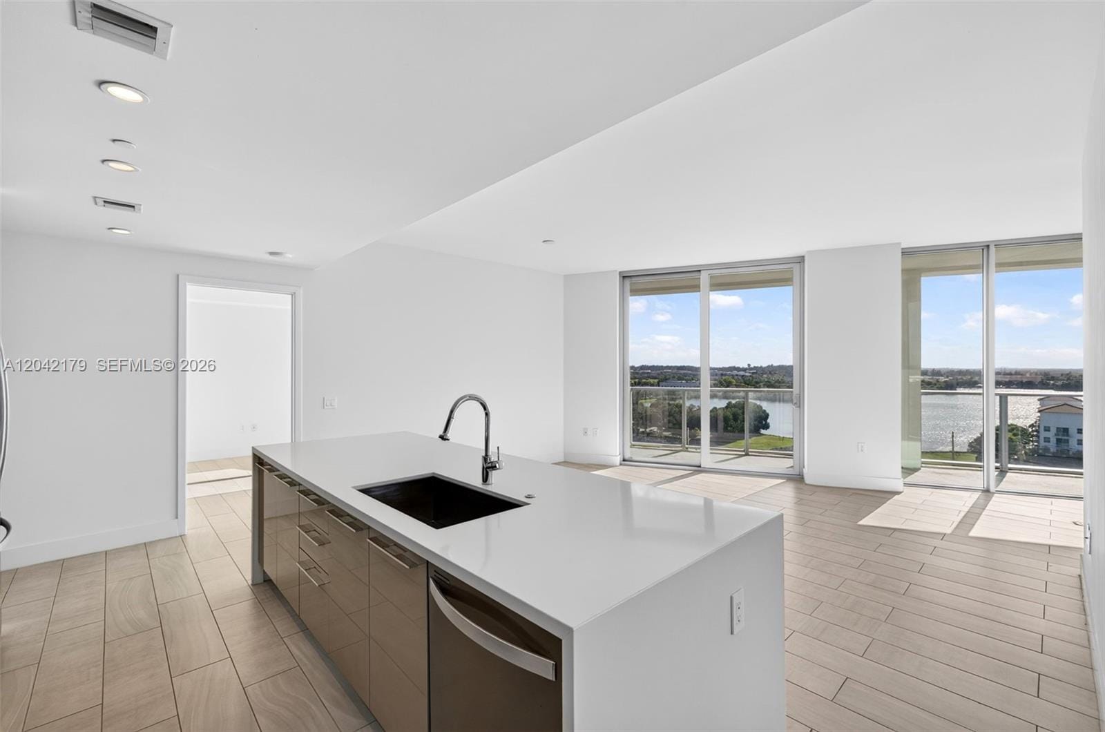 2000 Metropica Way 903 — photo 6