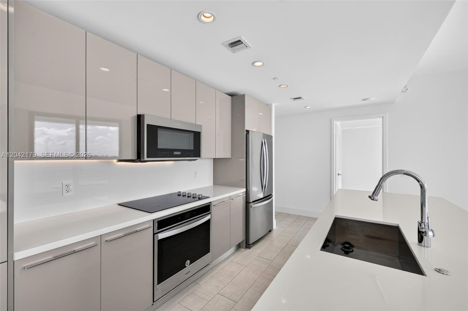 2000 Metropica Way 903 — photo 8