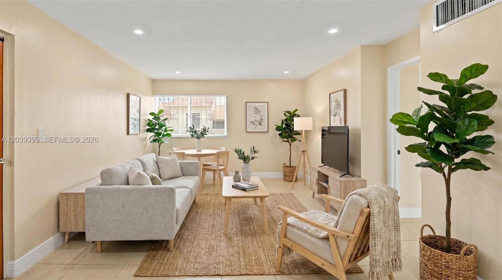 2730 W 61st Place 201, Hialeah, FL 33016, Hialeah