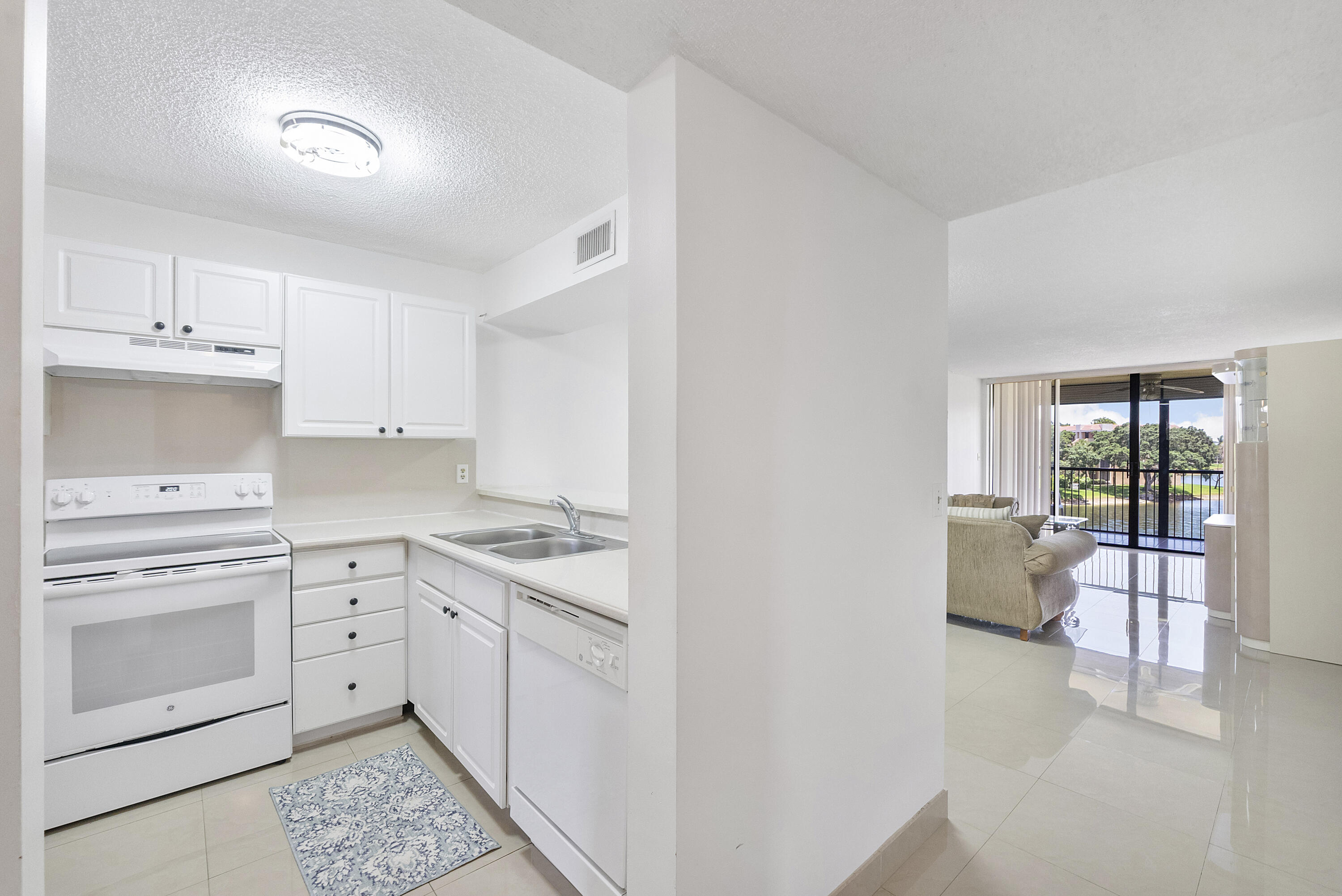 5828 Coral Lake Drive — photo 2
