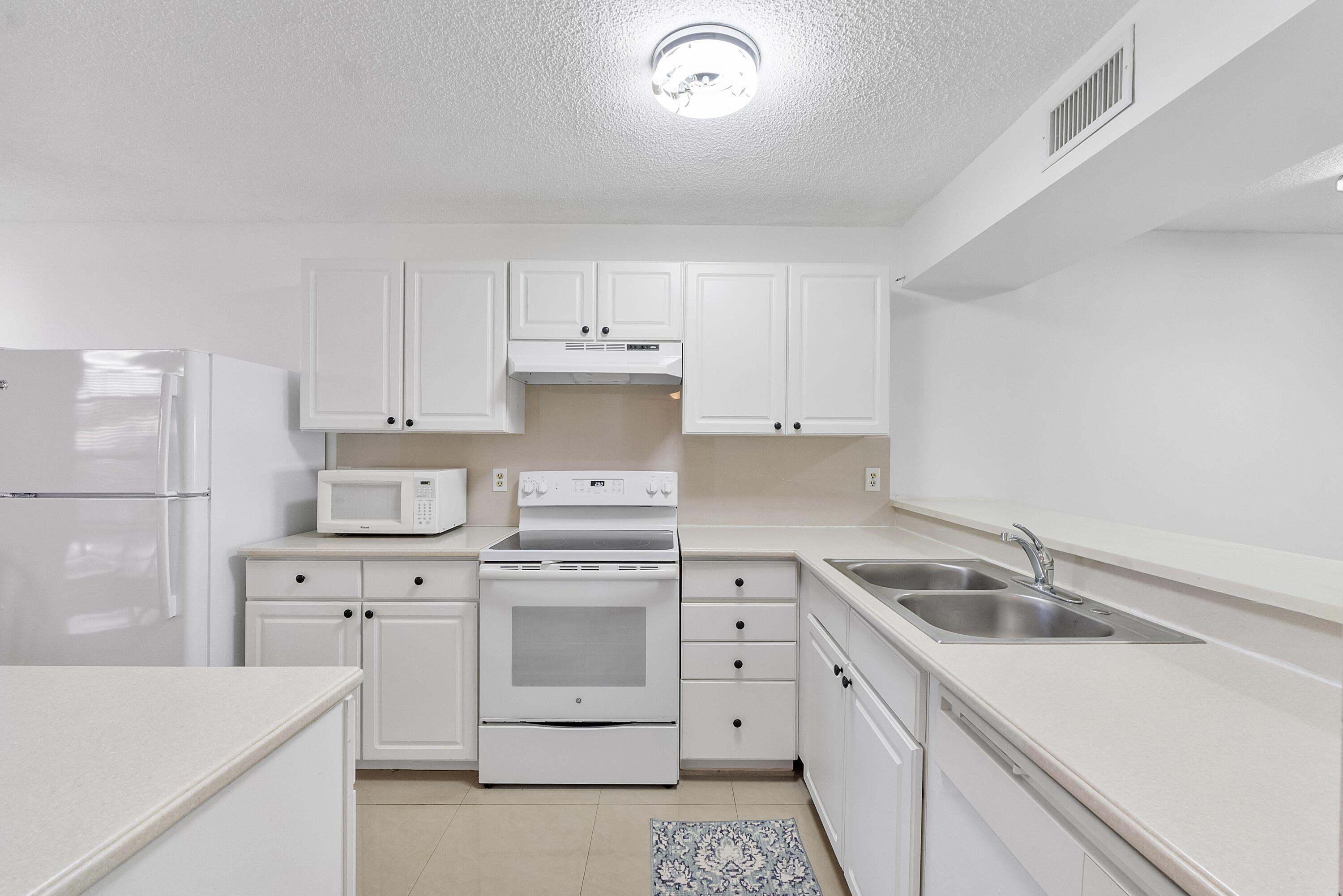 5828 Coral Lake Drive — photo 3