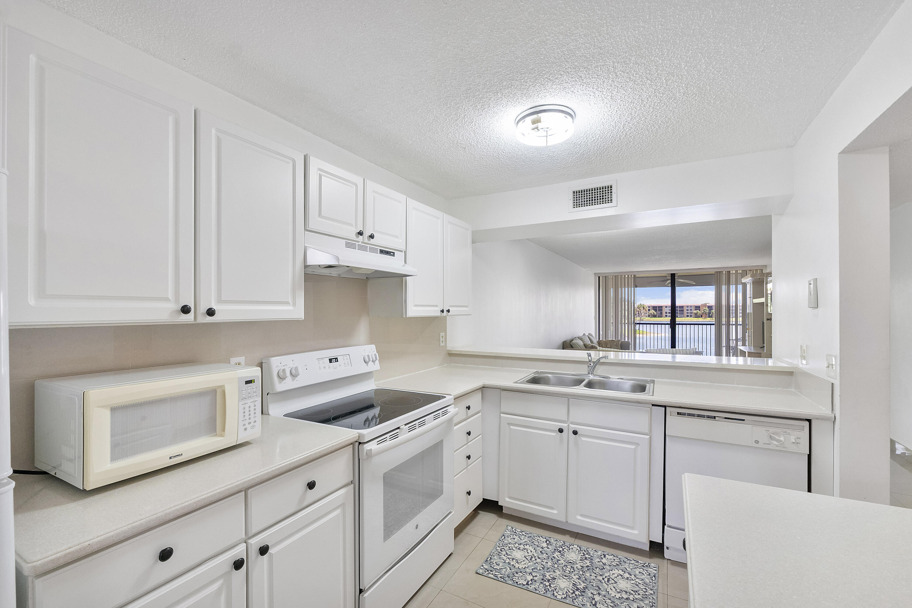 5828 Coral Lake Drive — photo 4