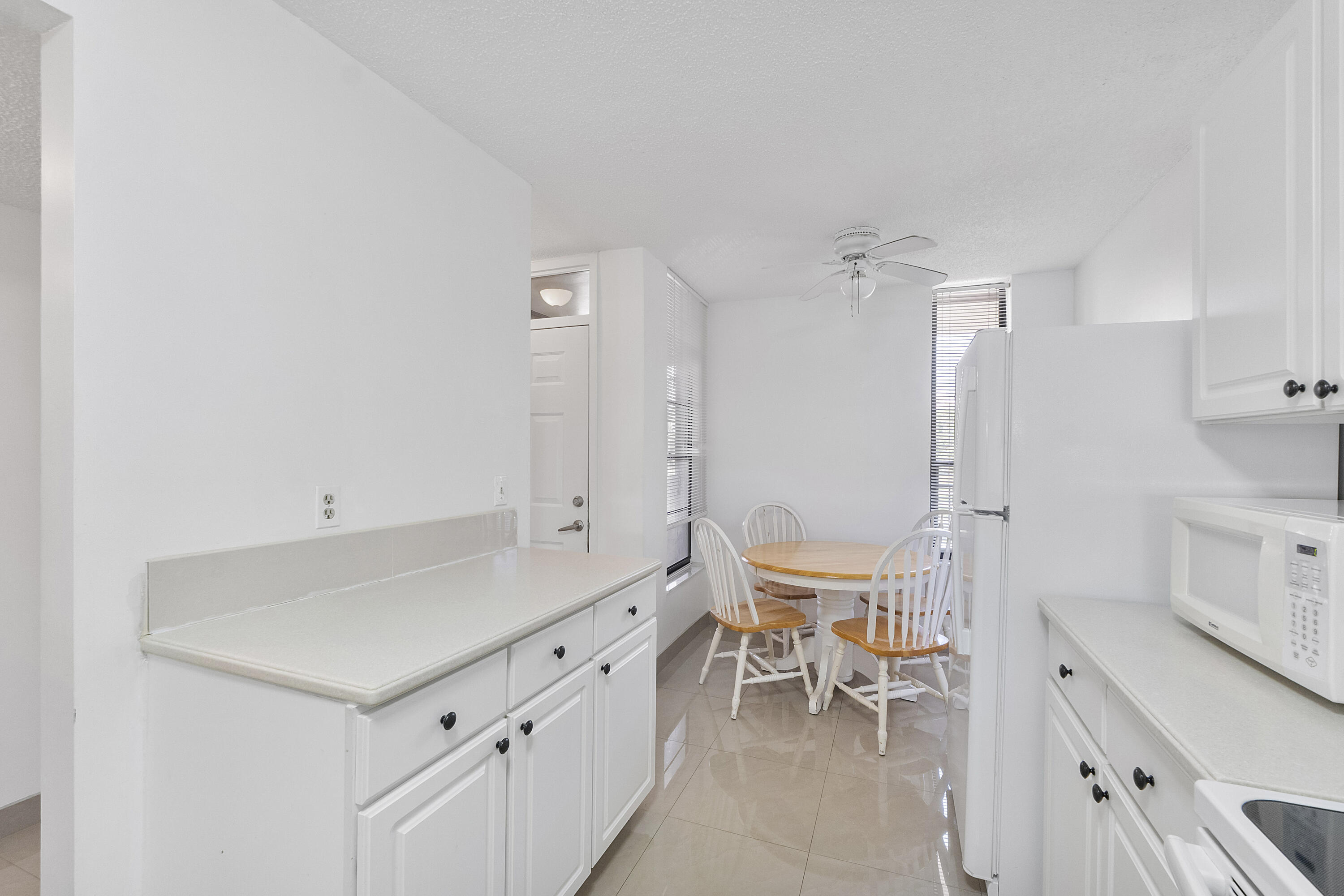 5828 Coral Lake Drive — photo 6