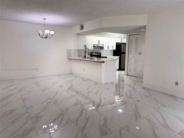 18830 NW 57th Avenue 106, Hialeah, FL 33015
