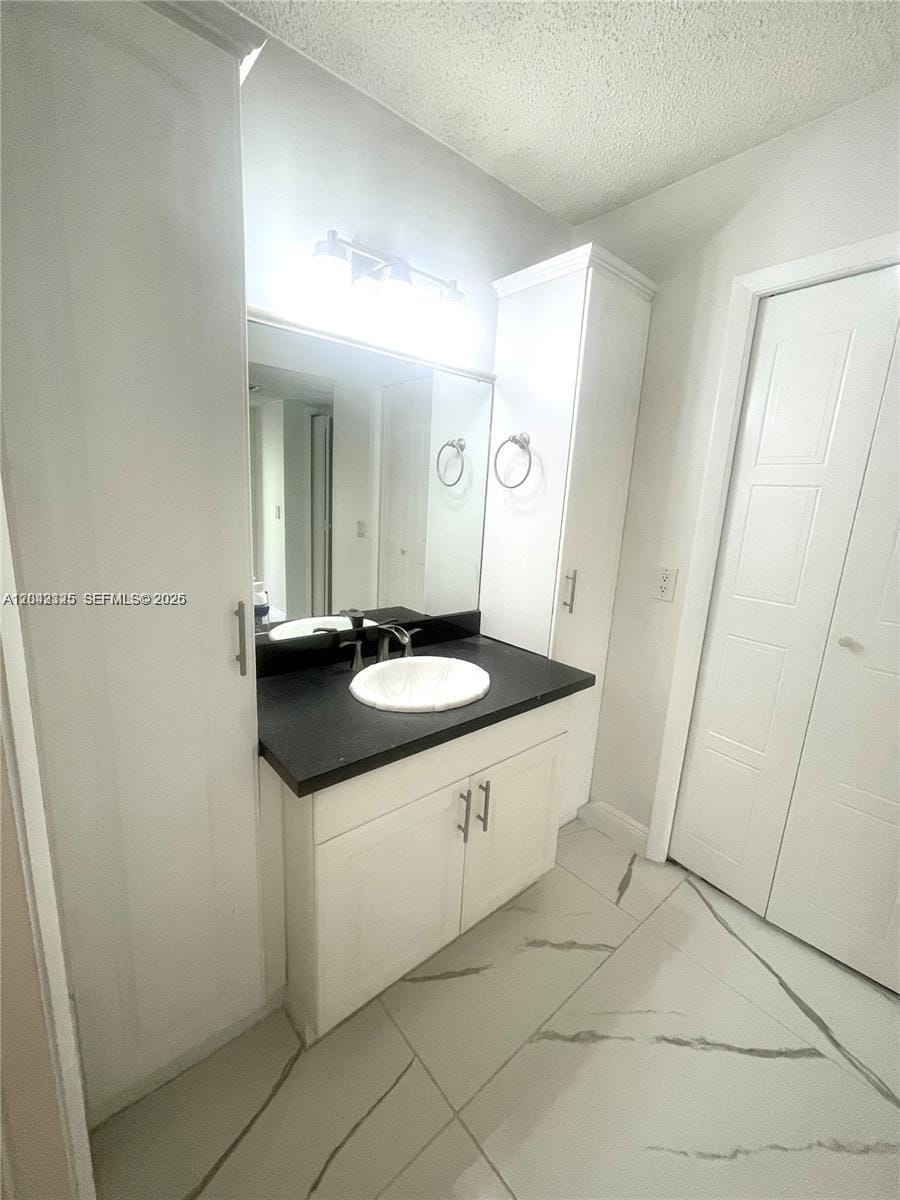403 Lakeview Drive 106, Weston, FL 33326 photo 16