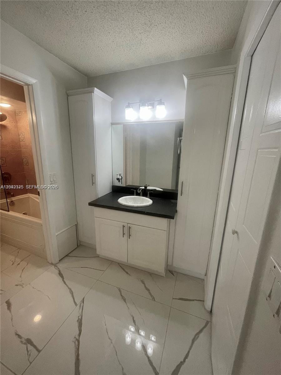 403 Lakeview Drive 106, Weston, FL 33326 photo 17
