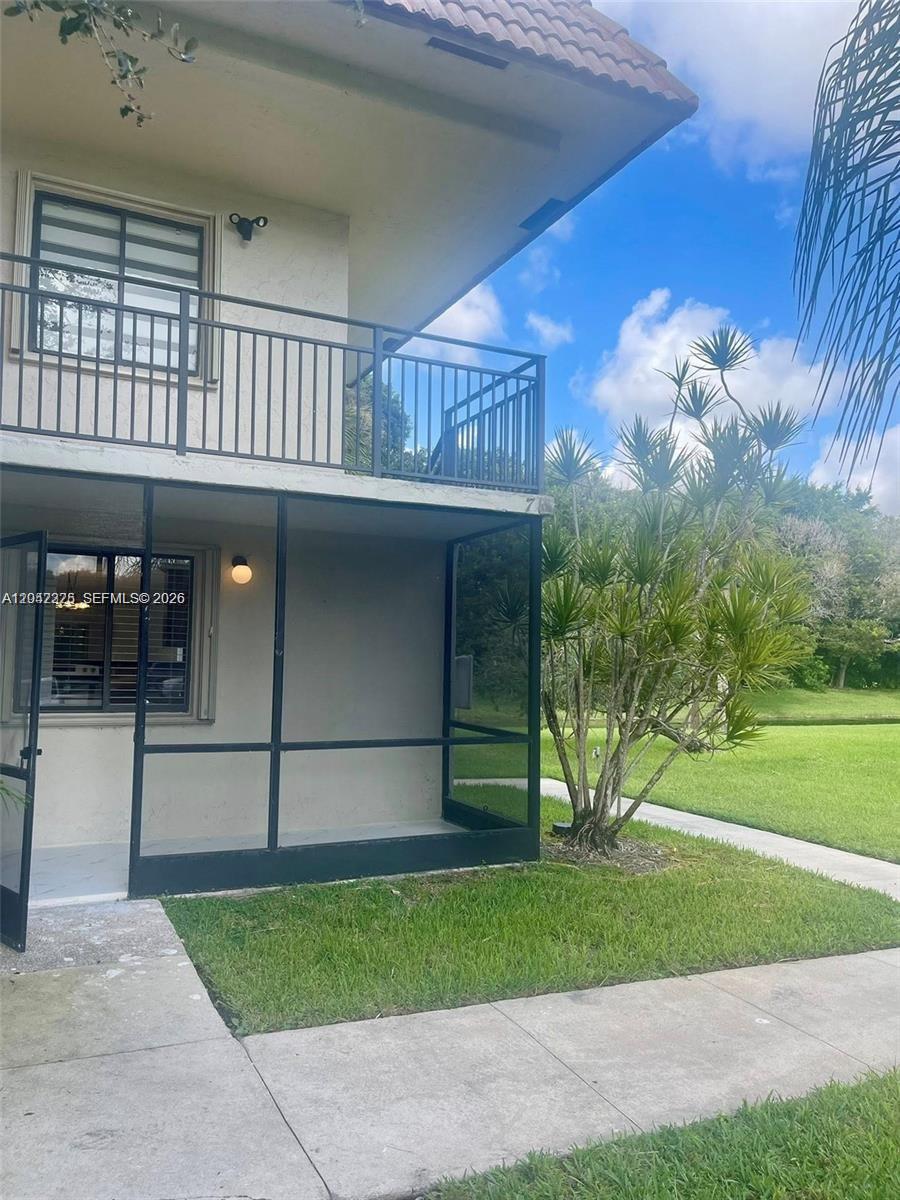 403 Lakeview Drive 106, Weston, FL 33326, Weston