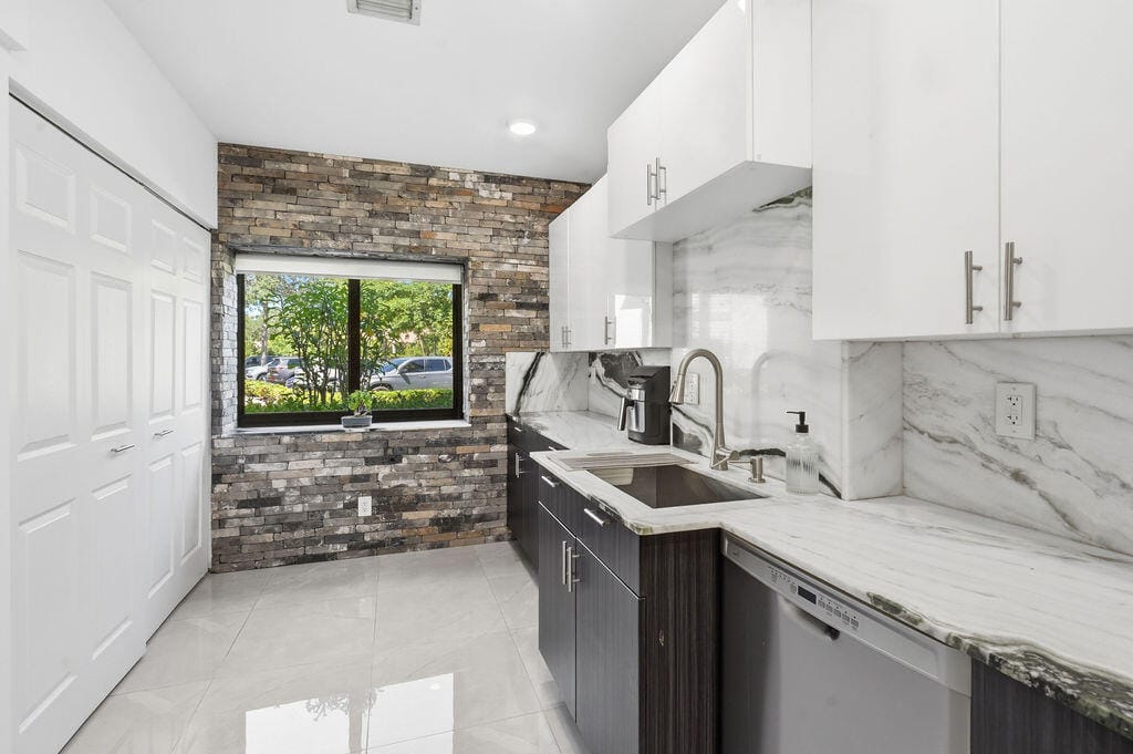 1143 Duncan Circle 103 — photo 3