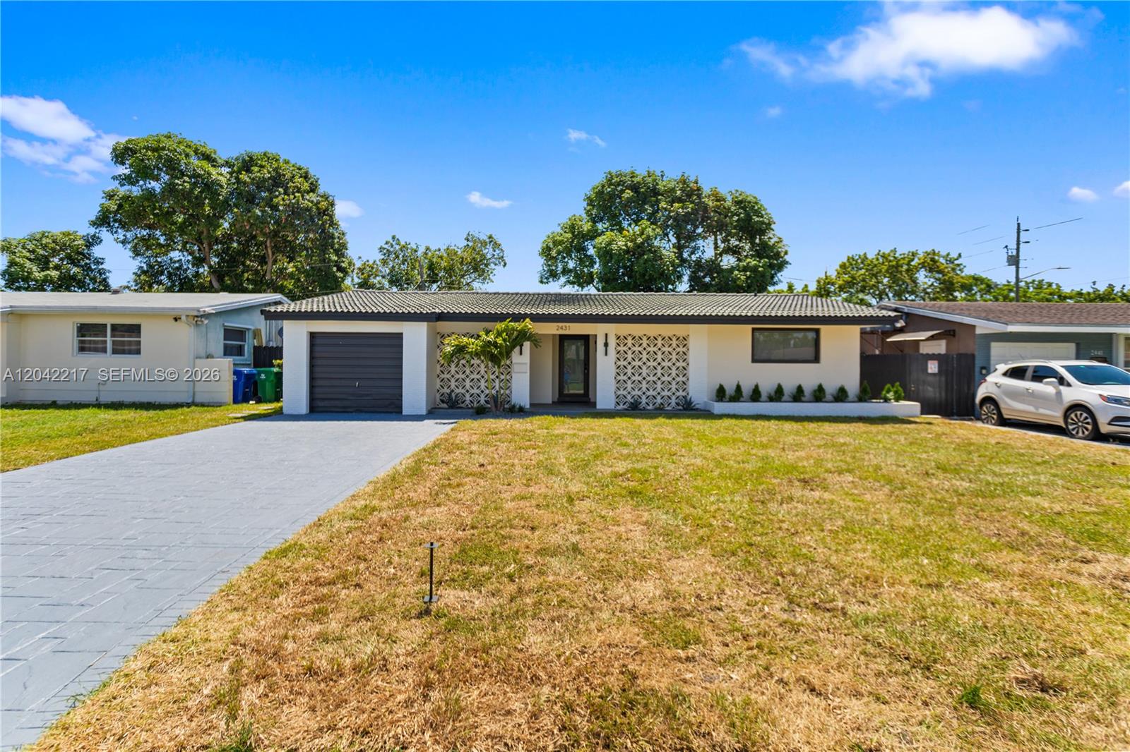 2431 Sabal Palm Drive — photo 2